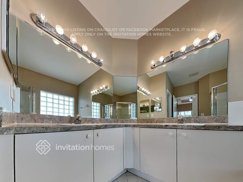 Building Photo - 14323 SW 156th Ave