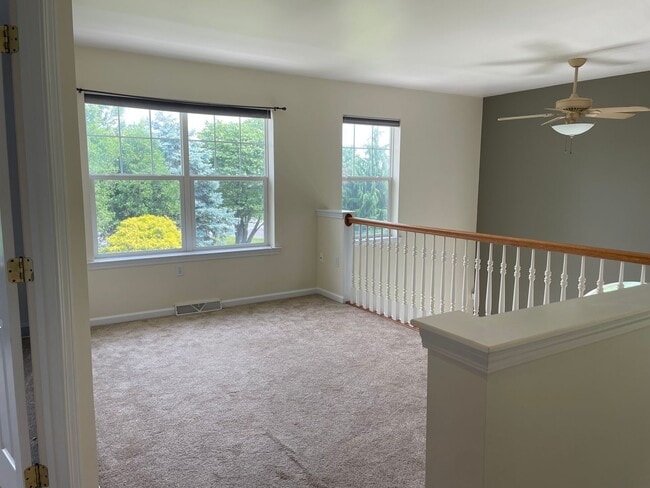 Building Photo - Luxury 3 Bedroom, 1.5 Bathroom End of Row ...