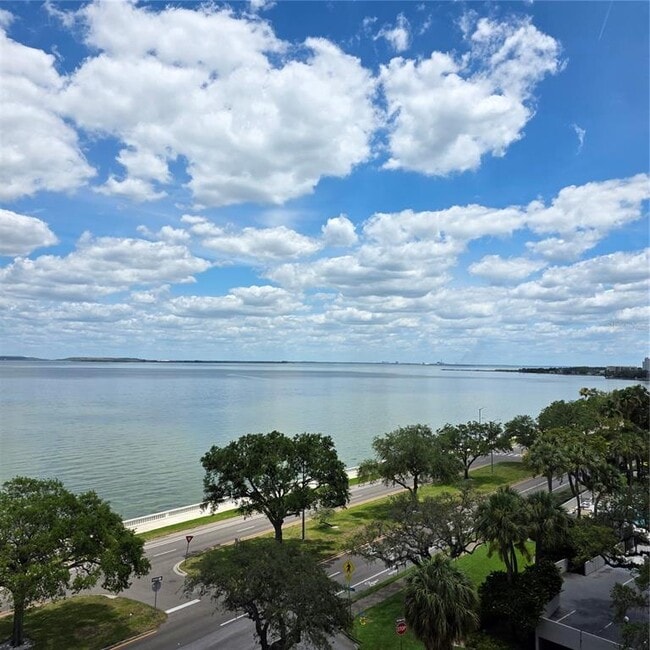 Building Photo - 4015 Bayshore Blvd