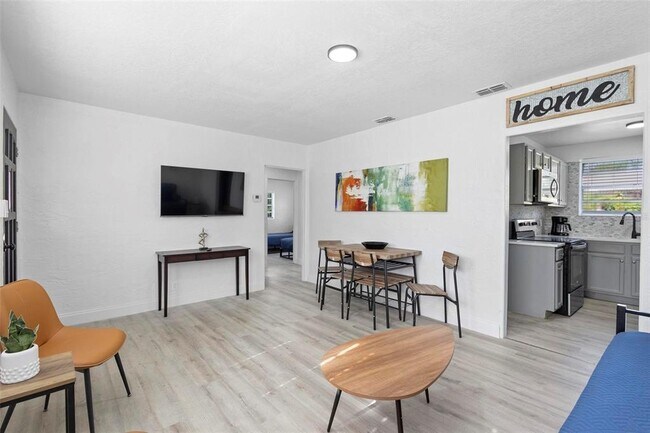 Building Photo - 2600 S Crystal Lake Dr