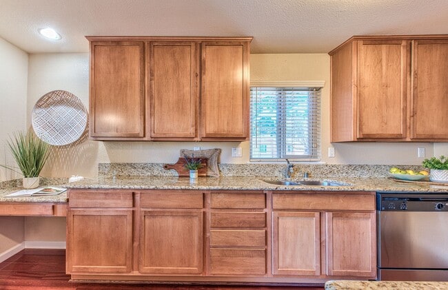 Building Photo - Ground Floor Condo at Footprints on the Bay