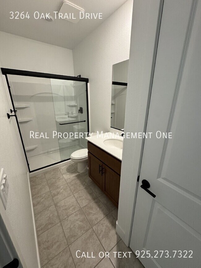 Building Photo - 3264 Oak Trl Dr