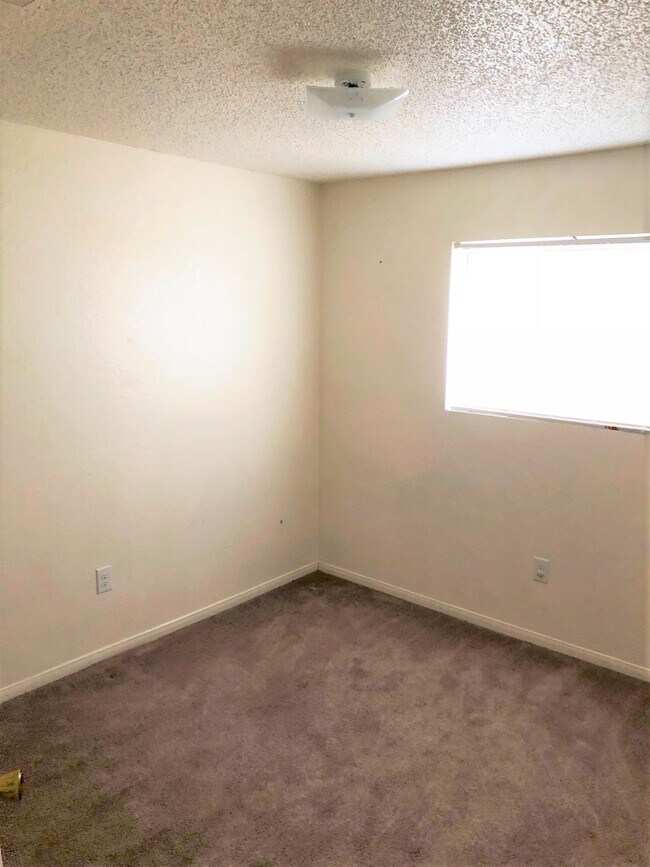 Building Photo - 306 Saddle Dr