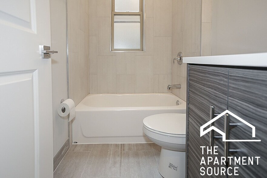 Building Photo - 3919 N Janssen Ave