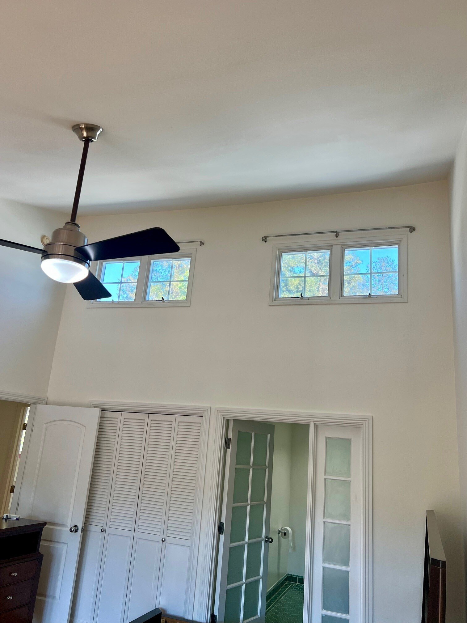 Building Photo - 1586 Palisades Dr