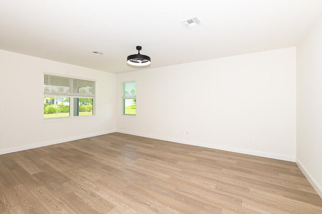 Building Photo - 9062 Dahlia Cir