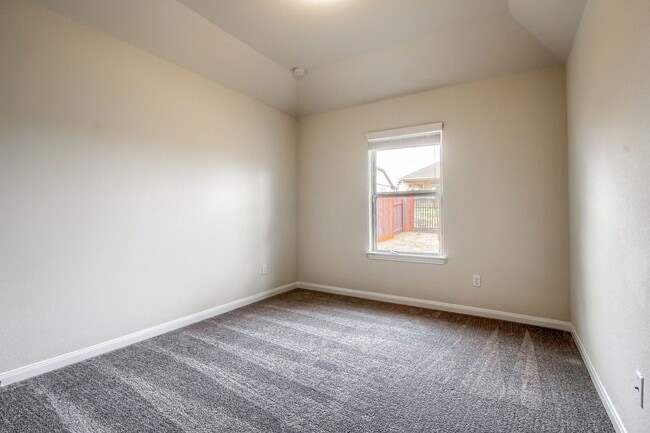 Building Photo - Beautiful 3 bed/2.5 bath, house on corner lot w/ green space in the Teravista community