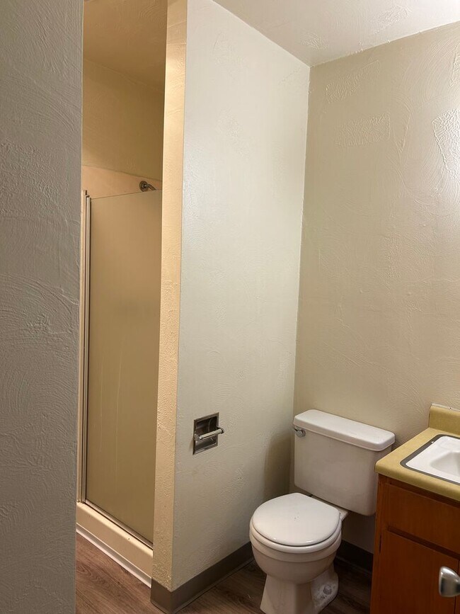 Building Photo - (949) Harrison Street Plex - 1 Bed / 1 Bat...