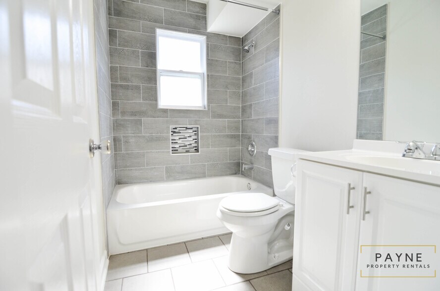 Building Photo - 4333 Rosemont Dr #A