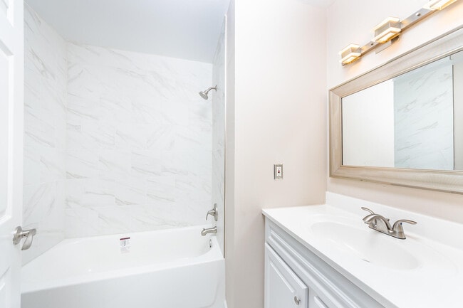 Building Photo - 695 River Park Village Blvd