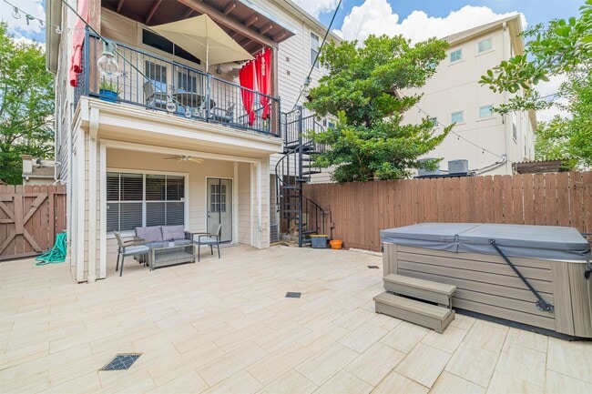 Building Photo - 702 Asbury St