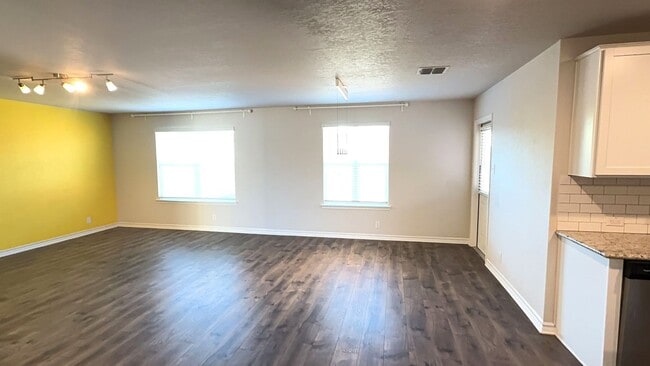 Building Photo - 935 Winged Scoter