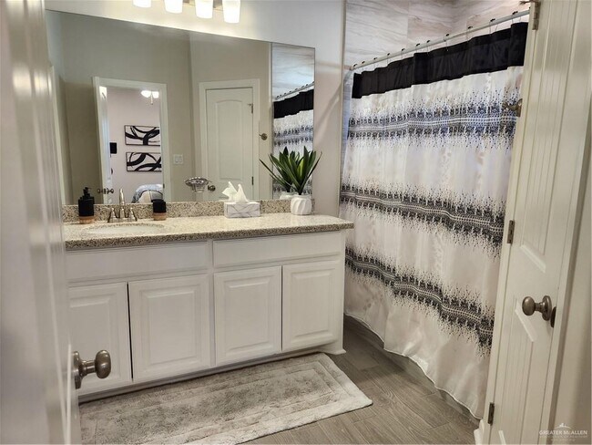 Building Photo - 12 N 34th Ln