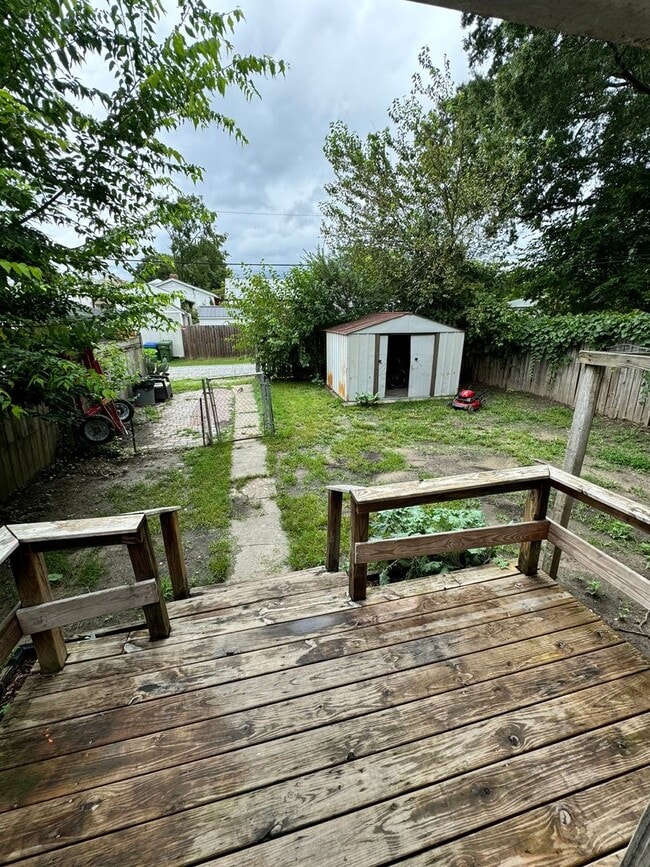 Building Photo - Beautiful 2 bed 1 bath house in Churchill