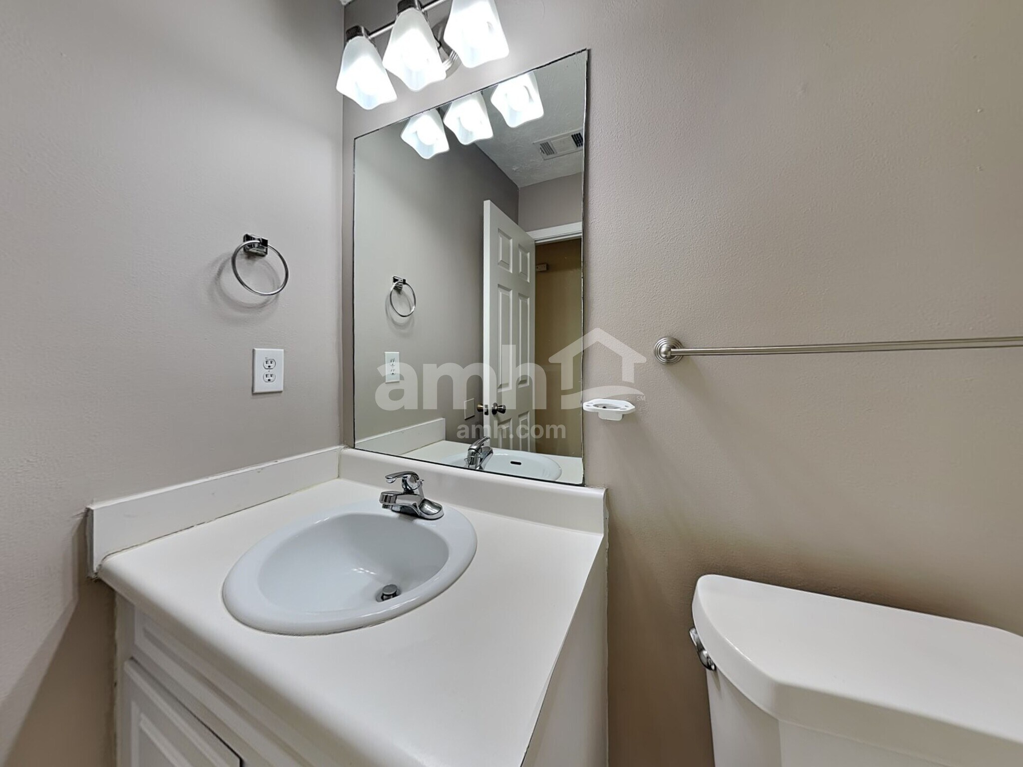 Building Photo - 1302 River Club Dr NE