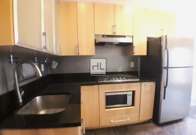 Building Photo - Completely Renovated 1BR in LIC with Extra...