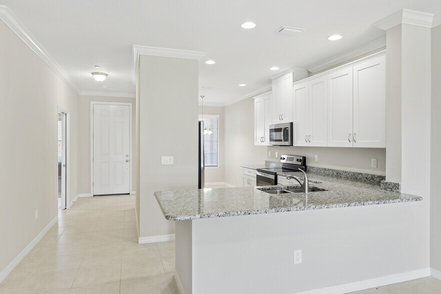 Building Photo - 12710 Sorrento Way