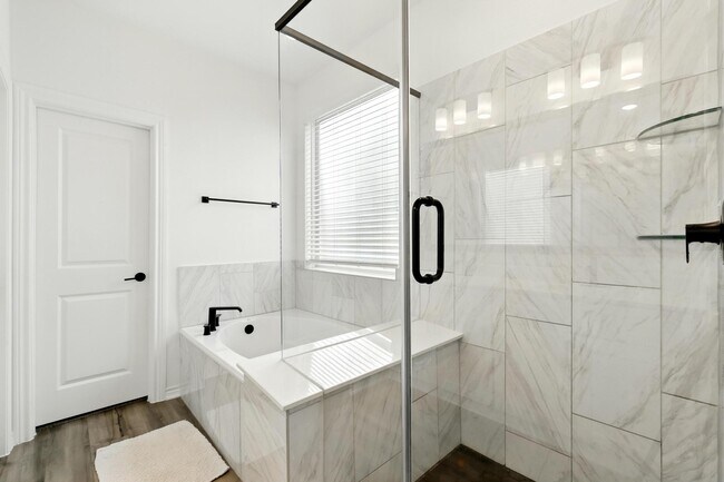 Building Photo - 15727 Rosemary Hl Ln