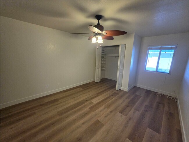 Building Photo - 1800 Club House Dr