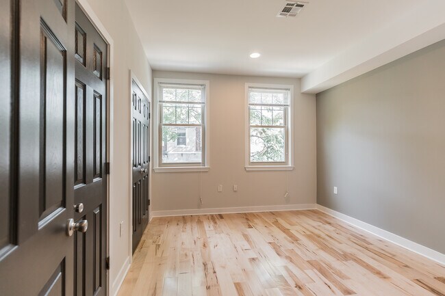 Building Photo - 1245 N Myrtlewood St