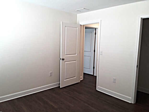 Building Photo - 521 Pine Terrace Dr