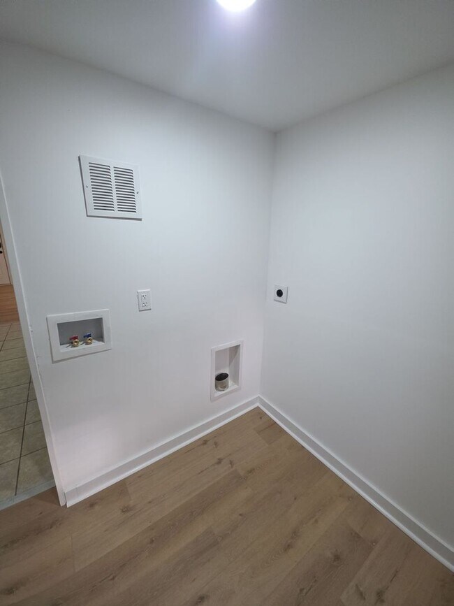 Building Photo - 2517 Cherry Creek Rd