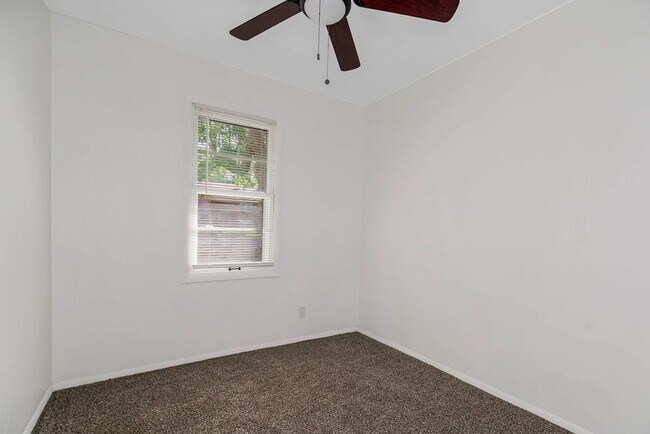 Building Photo - 5206 Skiles Ave