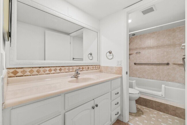 Building Photo - 3014 SW 21st Terrace