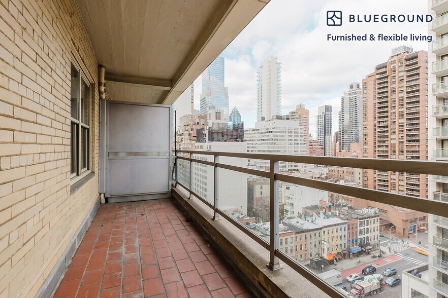 Building Photo - 300 E 57th St