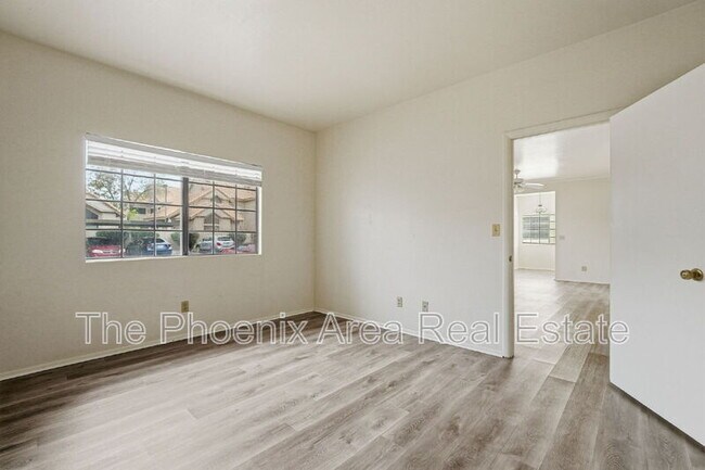 Building Photo - 930 N Mesa Dr