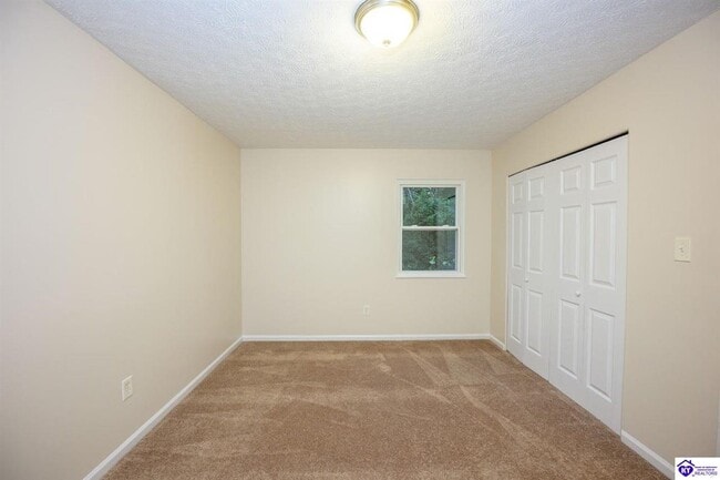 Building Photo - 244 Pinewood Dr