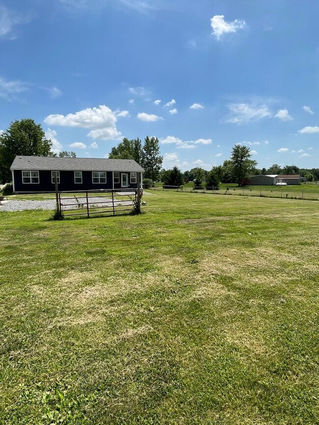 Building Photo - Charming Rural Retreat in Richwood- Fiber Internet Included!