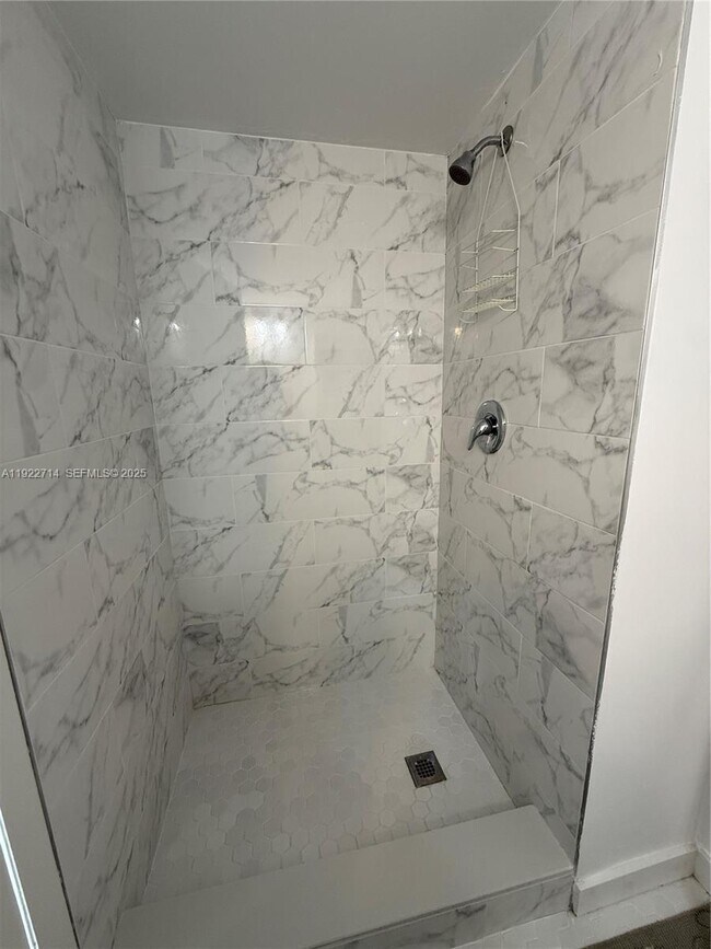 Building Photo - 6860 SW 45th Ln