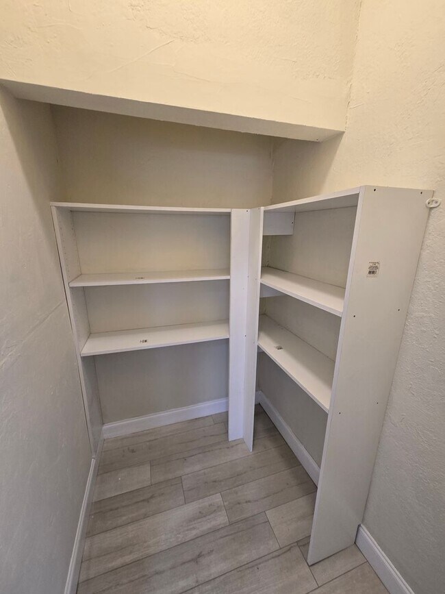 Building Photo - CHARMING 2 BEDROOM 1 BATH APARTMENT HOME - $500 OFF FIRST MONTH RENT!