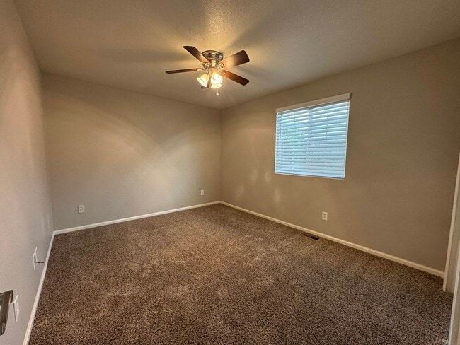 Building Photo - Updated 3 Bedroom in Springs Ranch