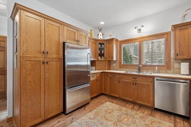 Building Photo - 3 bedroom, 2.5 bath townhome, close to Whitefish Lake State Park and the Golf Course