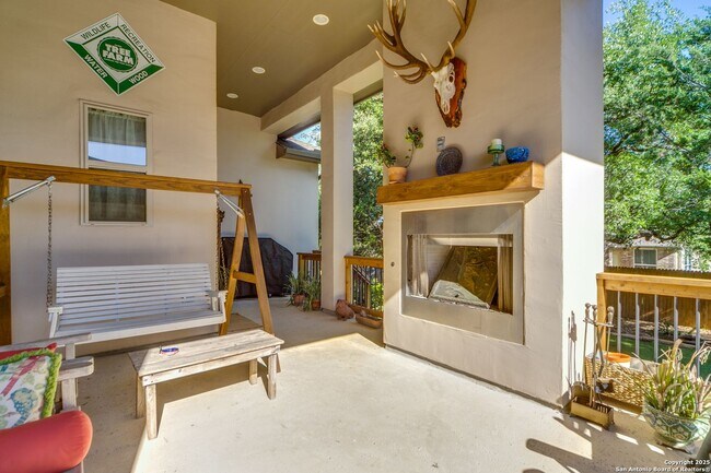 Building Photo - GORGEOUS 3-BEDROOM, 3-BATHROOM SINGLE STOR...