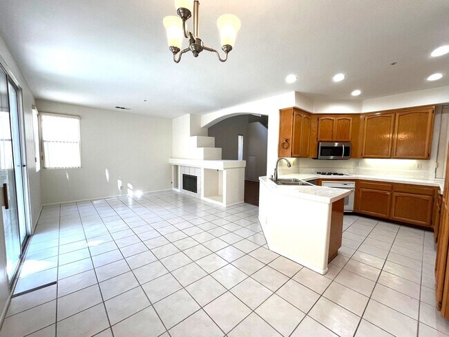 Primary Photo - ***SPACIOUS 4 BEDROOM | 3 BATH TOWNHOUSE W...
