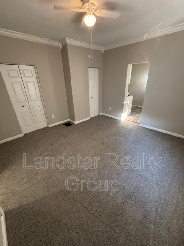 Building Photo - 2127 Grinstead Dr