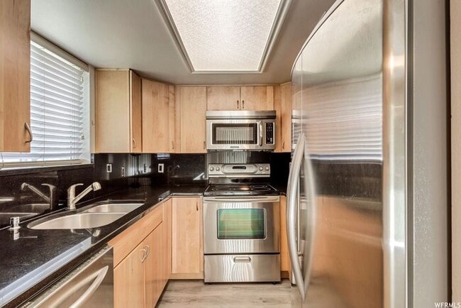 Building Photo - AWESOME GROUND FLOOR CONDO IN OREM