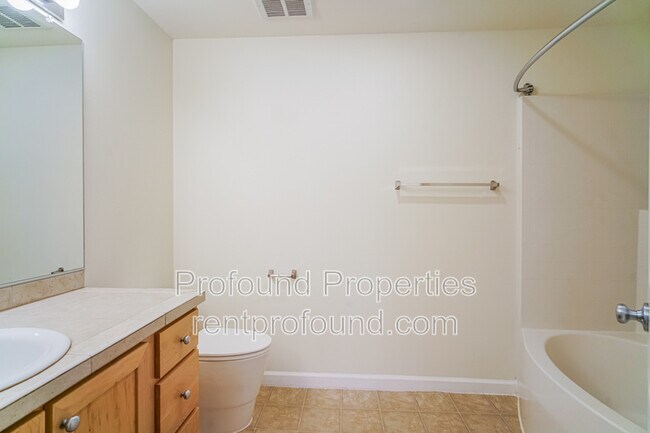 Building Photo - 760 NW 185th Ave