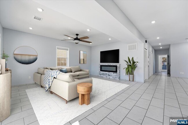 Building Photo - 85 Beckwith Pl