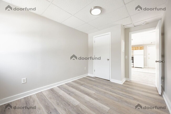 Building Photo - 4 Balloon Landing