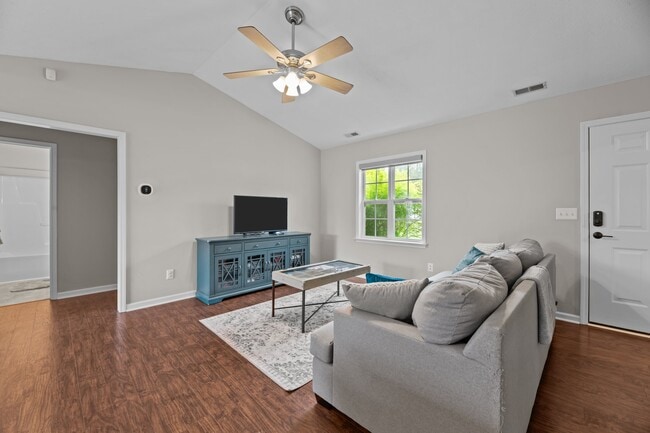 Building Photo - 131 Oakley Dr