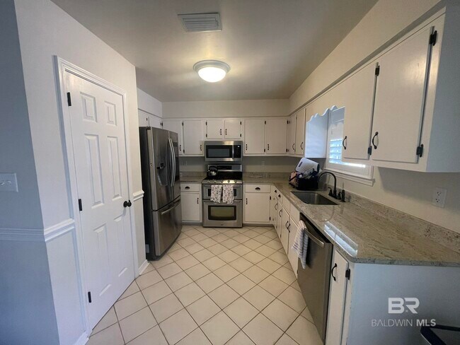 Building Photo - 35405 Pine Rd S