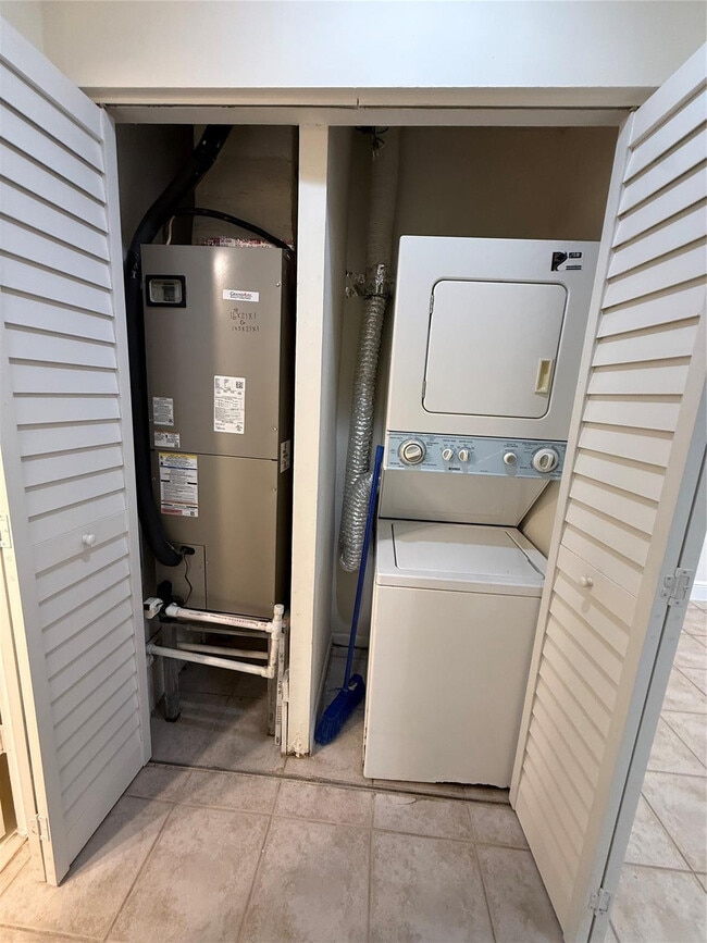 Building Photo - 14925 SW 48th Terrace