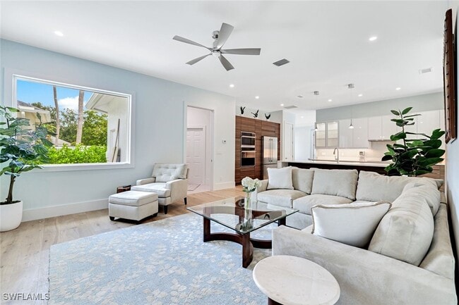 Building Photo - 2515 Royal Palm Ct