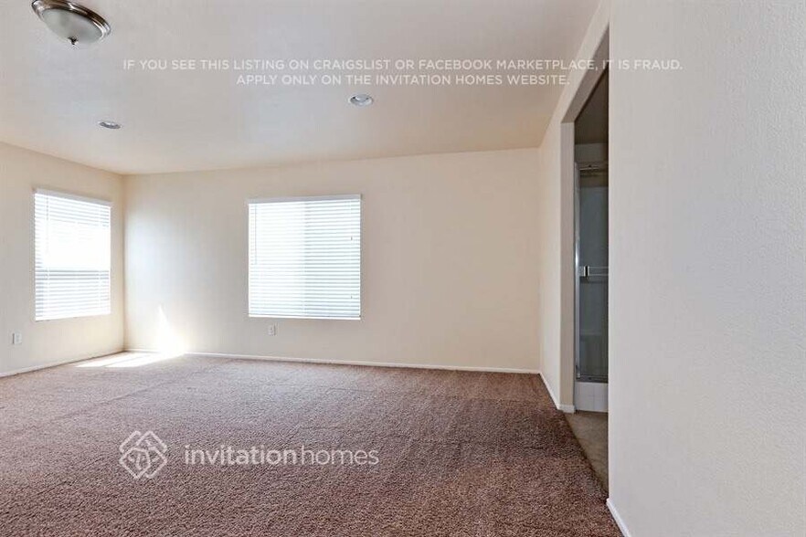 Building Photo - 2533 Carolyn Dr