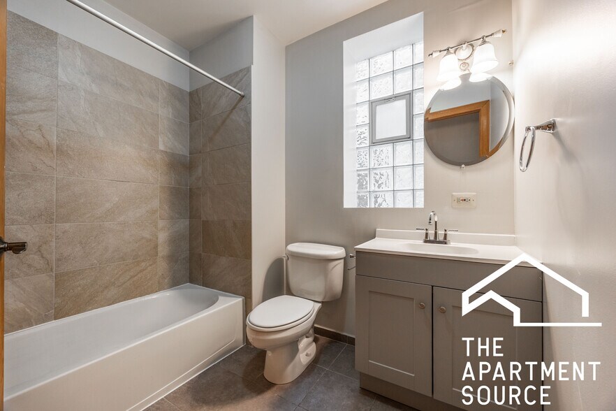 Building Photo - 1010 N Kedzie Ave