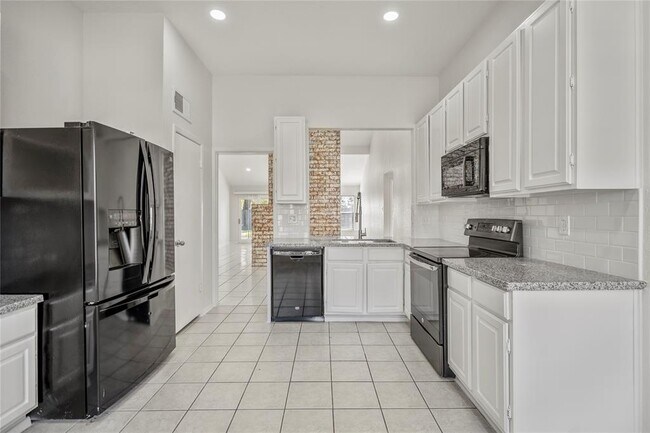 Building Photo - 11030 Hidden Bend Dr